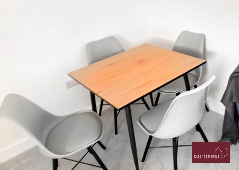 Eton, Windsor - 1 Bedroom First Floor Apartment - Parking Екстериор снимка