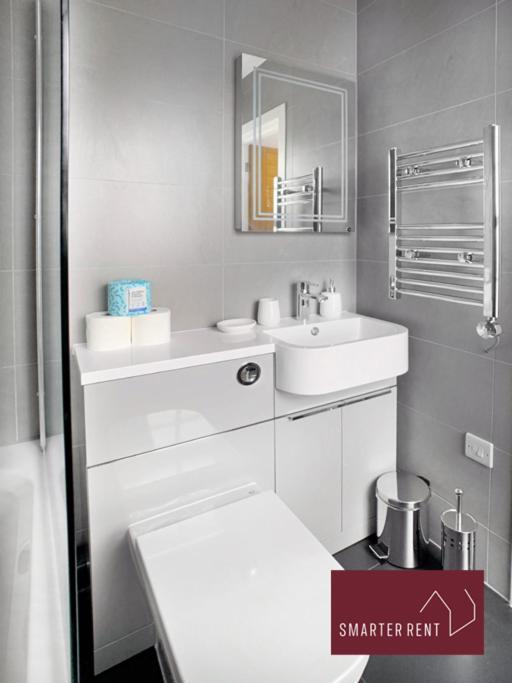 Eton, Windsor - 1 Bedroom First Floor Apartment - Parking Екстериор снимка